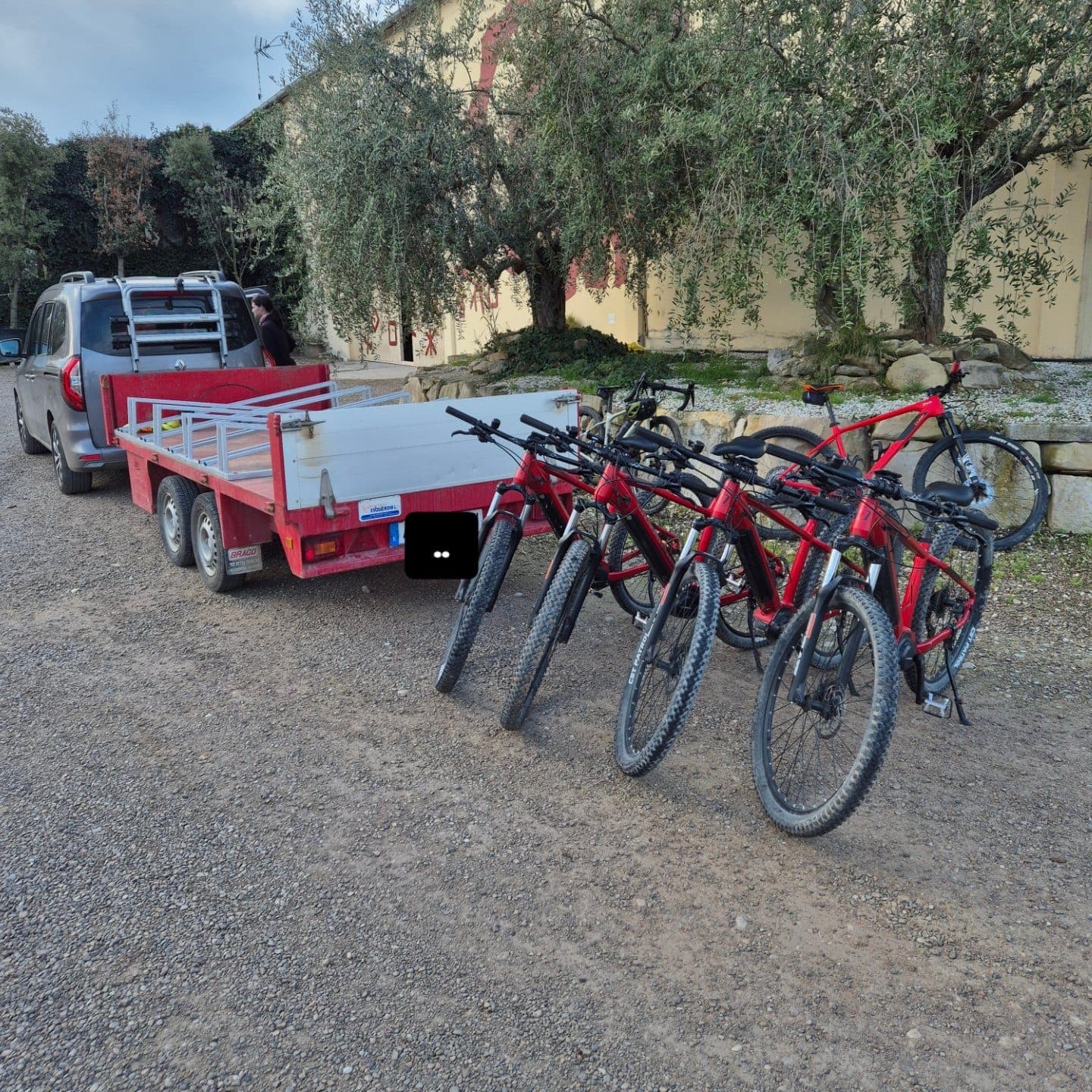 Transport de bicicletes i equipament. Transport de bicicletes i equipament.